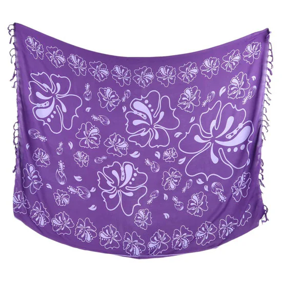 Lila sarong med ljust hibiskusmönster och fransar