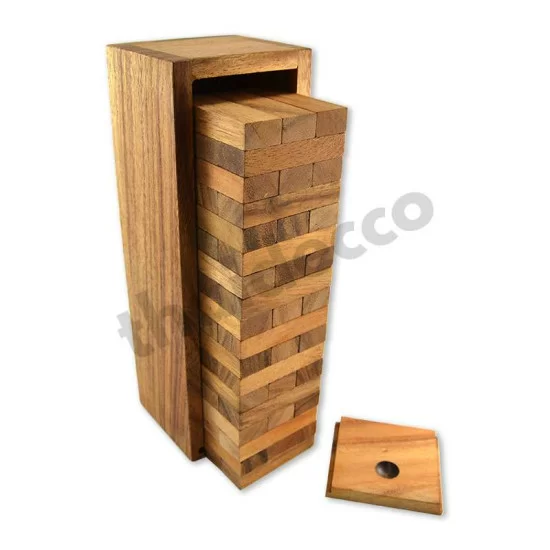 Jenga träspel med träklossar som man bygger ett torn av