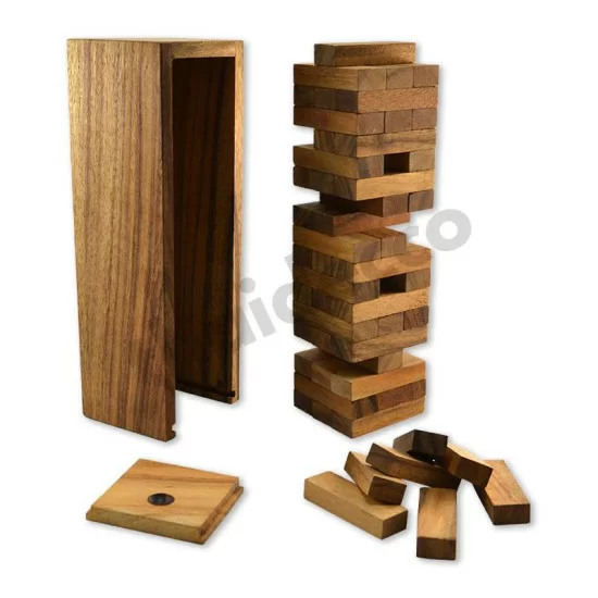 Jenga träspel med träklossar som man bygger ett torn av