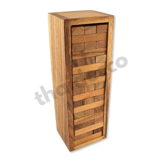 Jenga träspel med träklossar som man bygger ett torn av